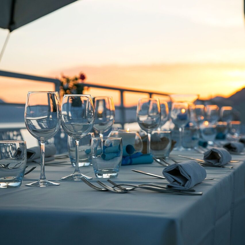 table-5356682_1280